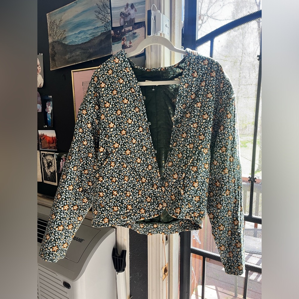 Universal Thread (Target) cropped quilted floral shacket/jacket. Like new.